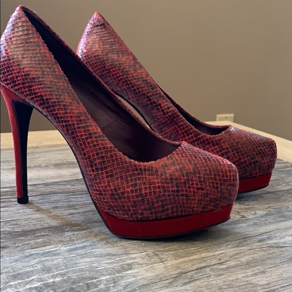 Vera Wang high heel pumps